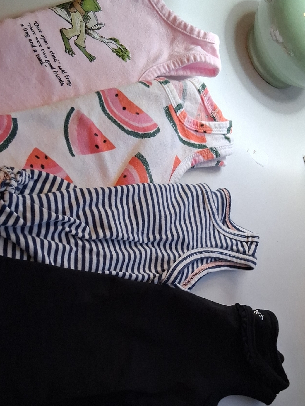 4 Cute Summery  Tank Tops, Diferent Sizes And Brands.